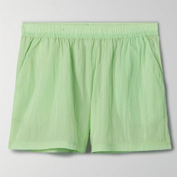 TNA | Aritzia Claremont shorts in fresh mint green - Picture 4 of 13